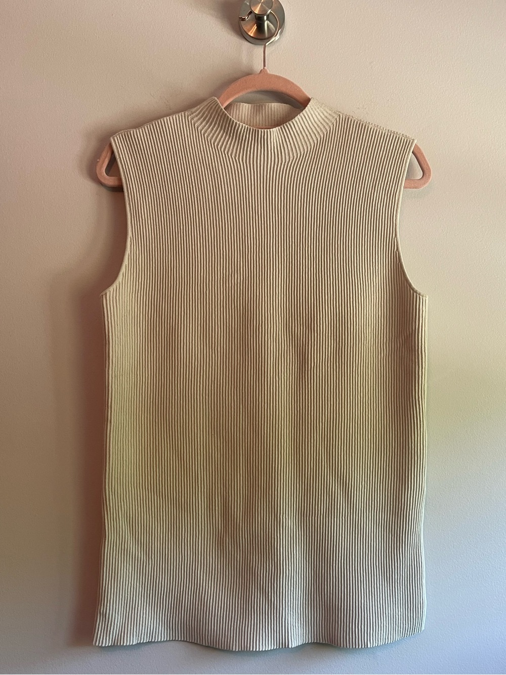 Babaton Aritzia top, NWT, size small